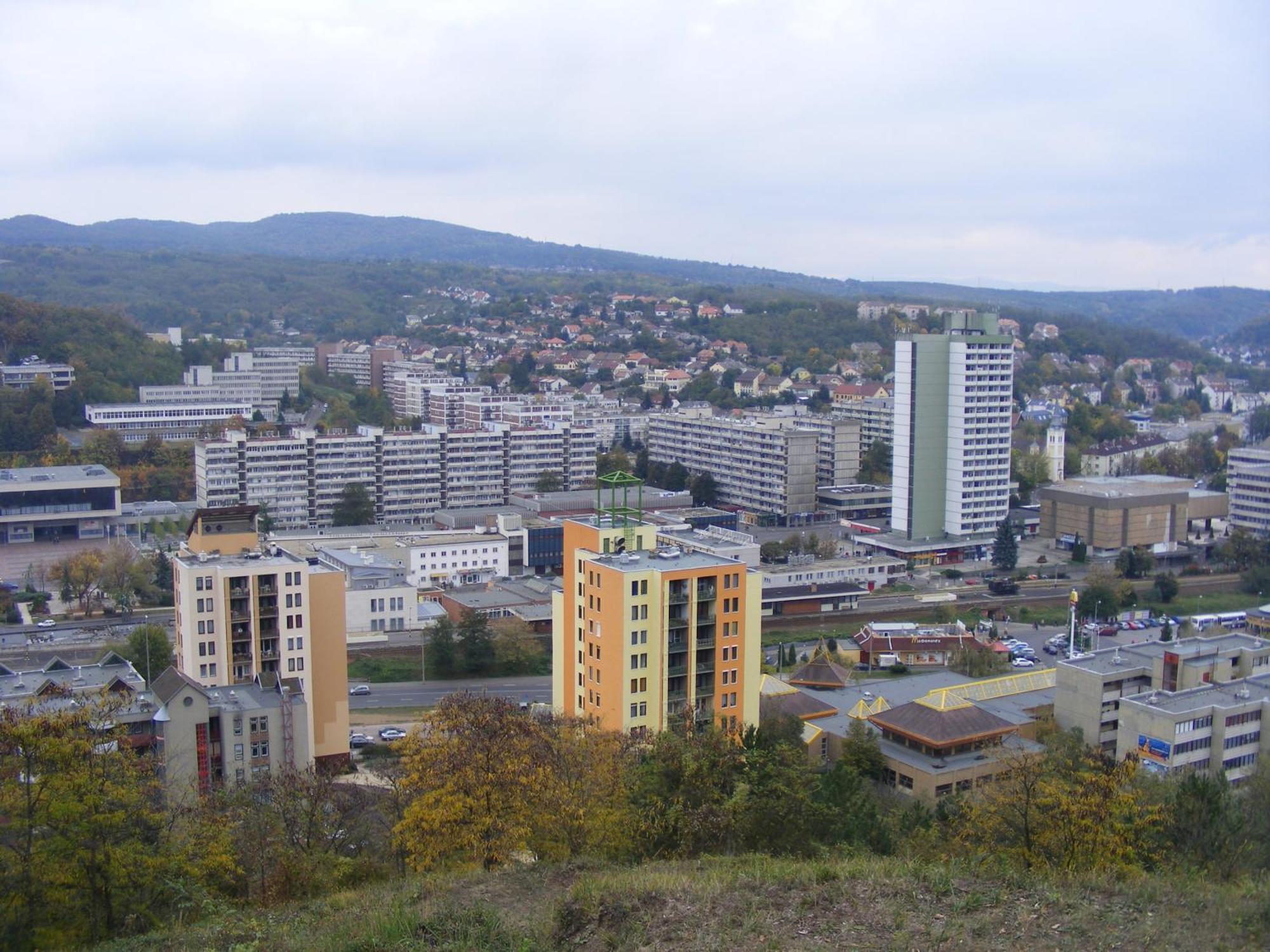 Central Apartman Salgótarján Eksteriør billede